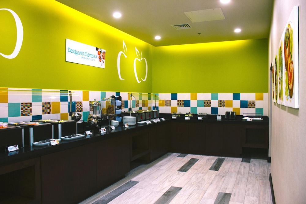 墨西卡利智选假日酒店 外观 照片
